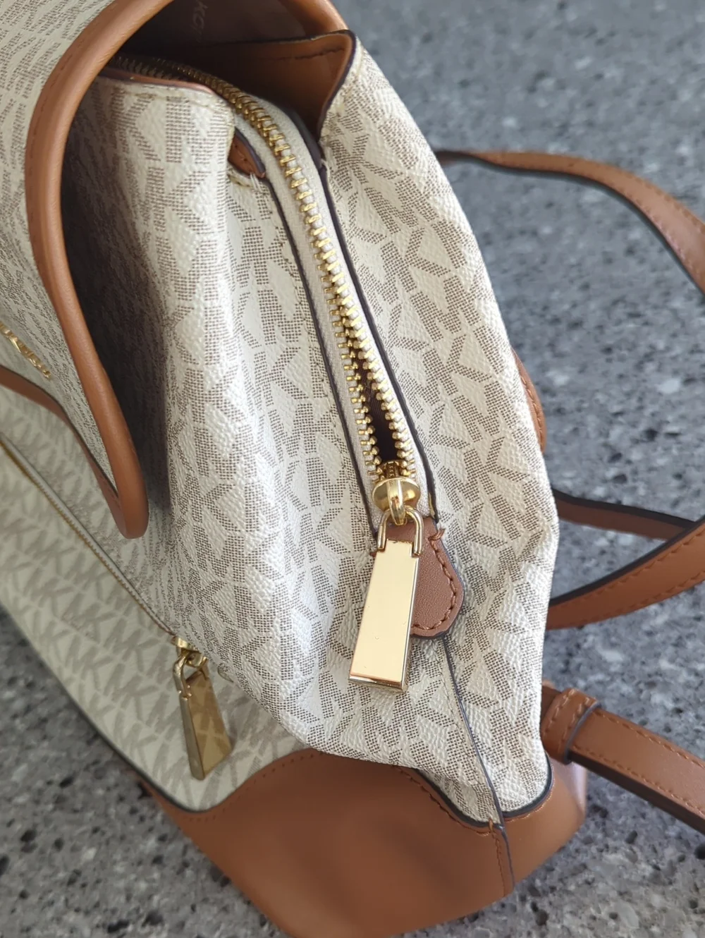 Michael Kors Harrison Medium Logo Backpack In Vanilla/Acorn